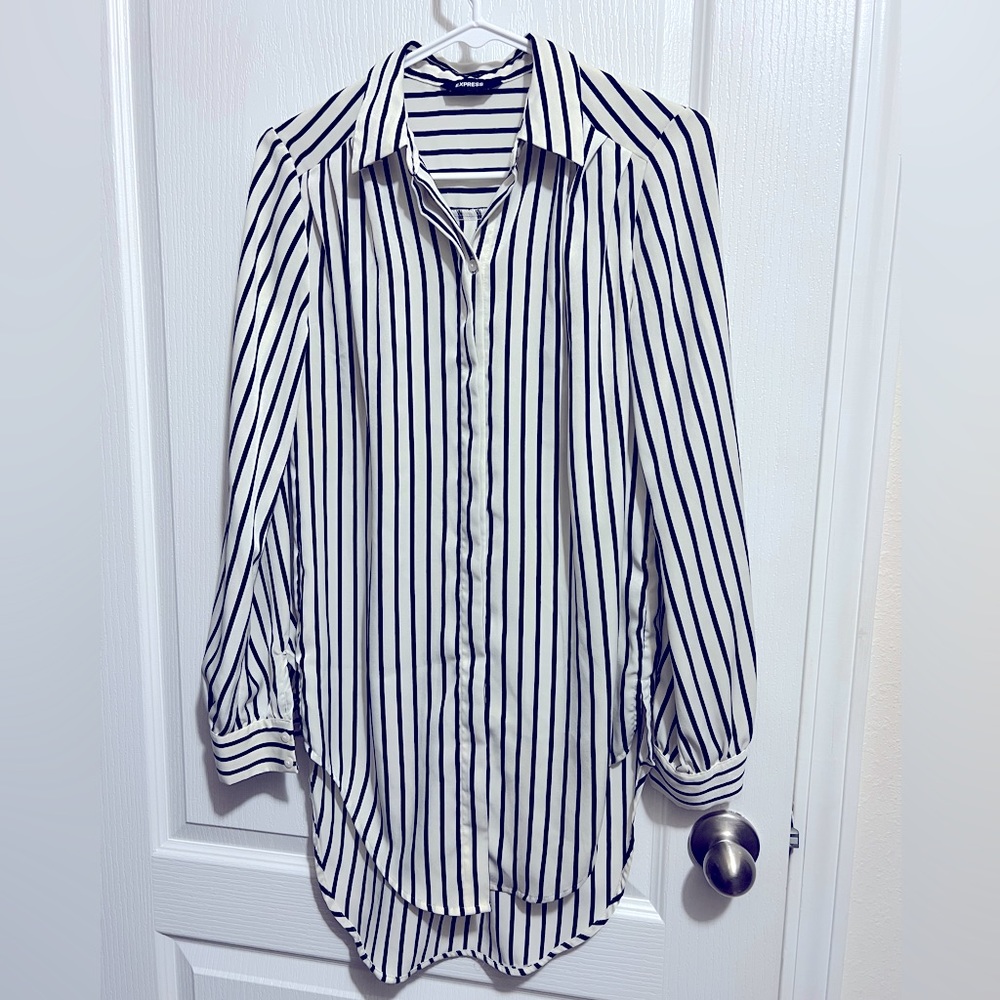 EXPRESS long stripe blouse, 100% Polyester BIG DISCOUNT OFFERS FOR LIKERS💖